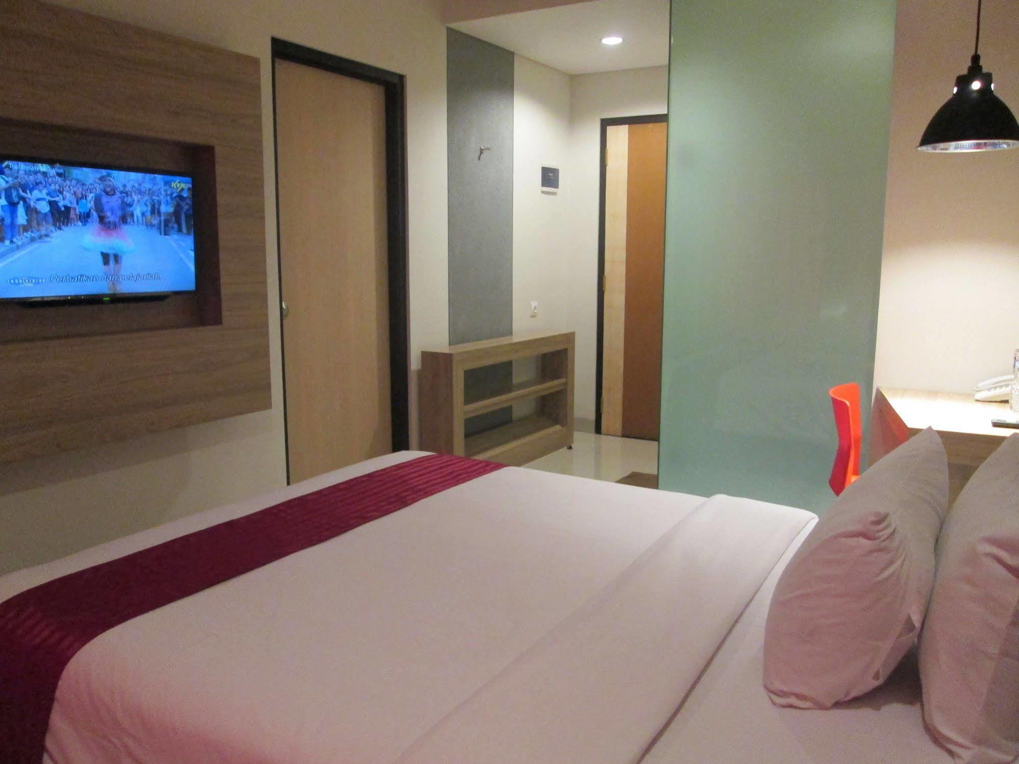 Cherry Homes Express Hotel Bandung Exterior photo